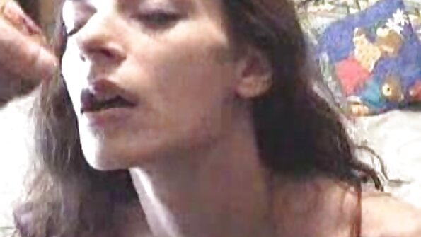 Schwarze Hure Sarah Bank trägt Fuchsohren beim Sex