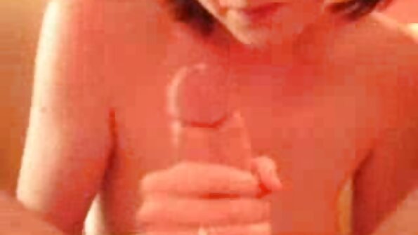 Die kurvige italienische Stripperin Valentina Nappi fickt einen verheirateten Typen