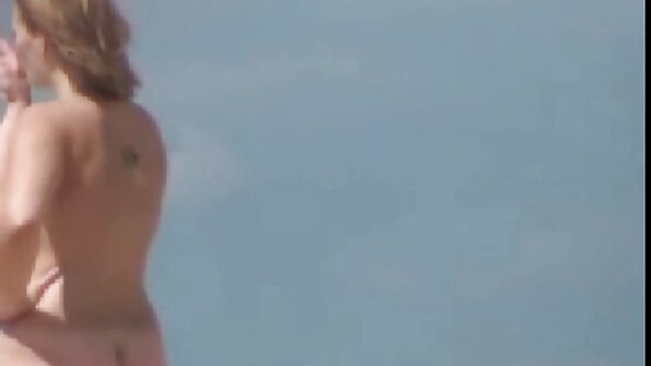 Sexy Blondine dominiert ihren Lehrer in einer Domina-Szene