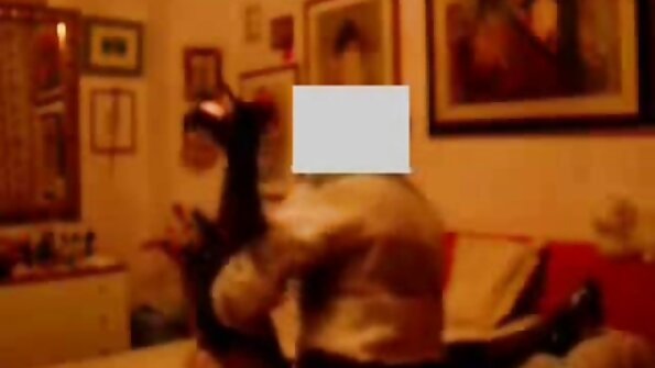 Blonde MILF mit Brille im falschen Taxi gefickt