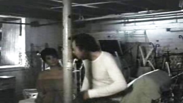 Elena ist eine verführerische Brünette, die es liebt, Spaß zu haben