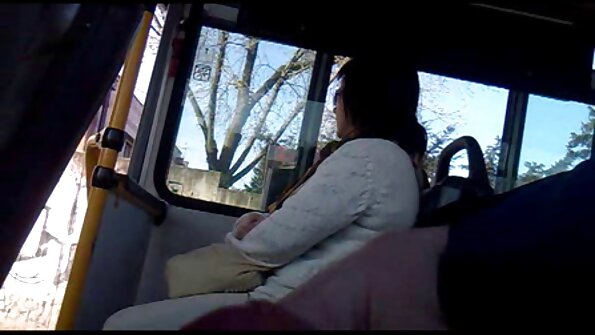 Vollbusige MILF Astrid Star fickt vor einem Spiegel