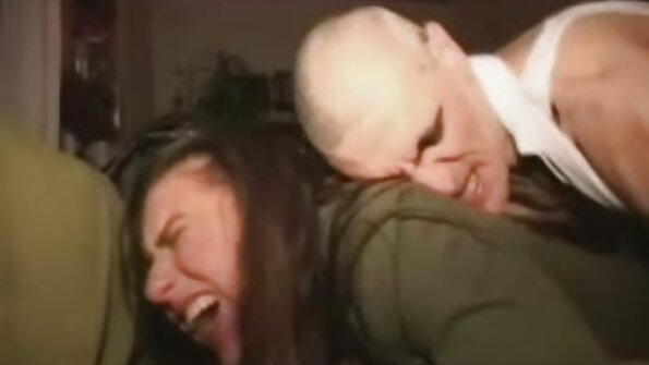 Steve Q bekommt die schöne Muschi der süßen Coco Kiss