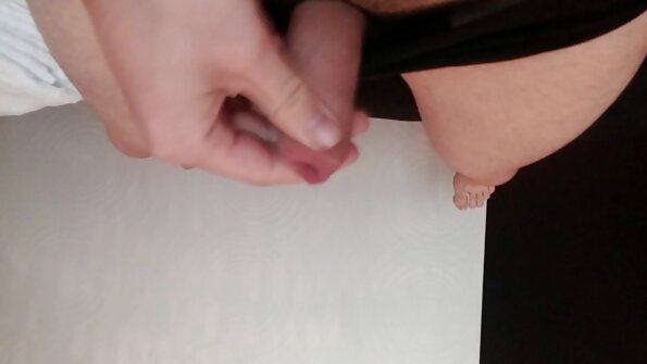 Lana Rhoades wird auf Nicolette Shea gefickt