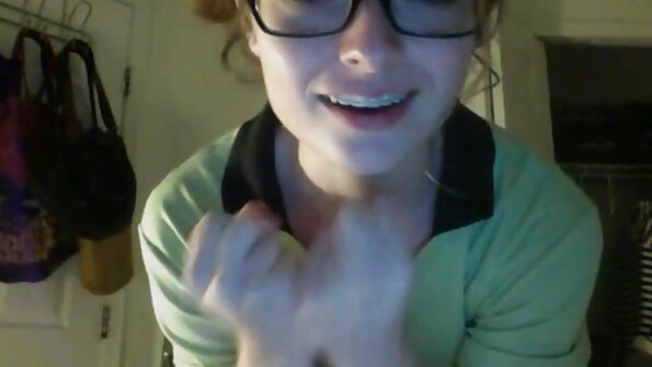 MILF Dani Daniels passt gut auf ihren Partner auf